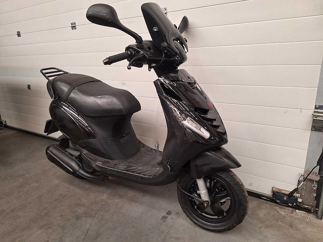 Piaggio zip 25 km snorscooter 125cc motor 2takt - afbeelding 7 van  7