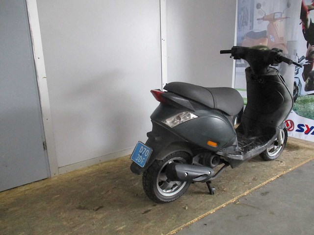Piaggio zip 4 t alleen voor onderdelen! - snorscooter - scooter - afbeelding 9 van  11