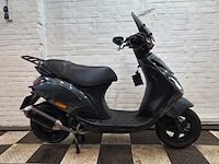Piaggio zip 45 km bromscooter 4takt - afbeelding 5 van  7