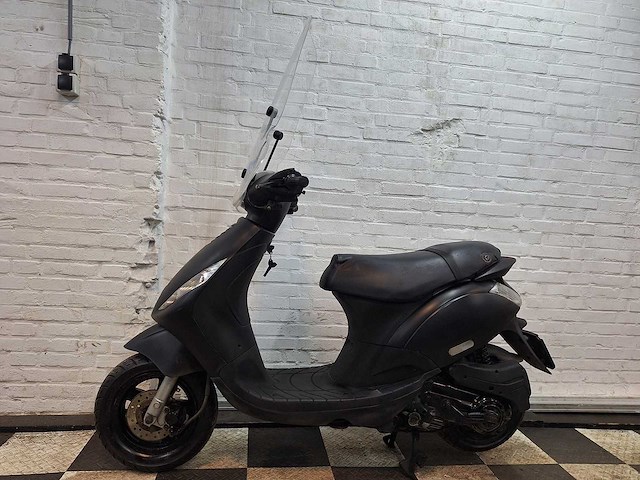 Piaggio zip 45 km bromscooter 4takt - afbeelding 1 van  7