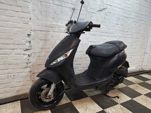 Piaggio zip 45 km bromscooter 4takt - afbeelding 2 van  7
