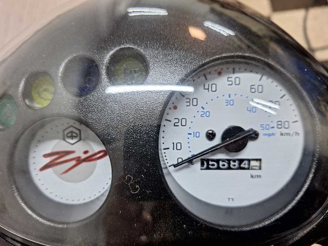 Piaggio zip 45 km bromscooter 4takt - afbeelding 4 van  7