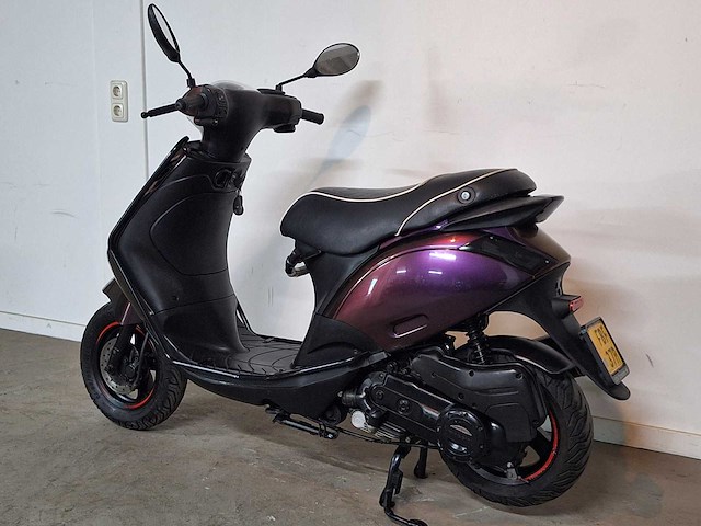 Piaggio zip 45 km bromscooter 4takt - afbeelding 3 van  4