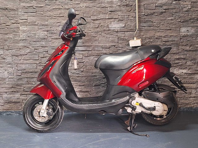 Piaggio zip 45km bromscooter 4-takt - afbeelding 1 van  7