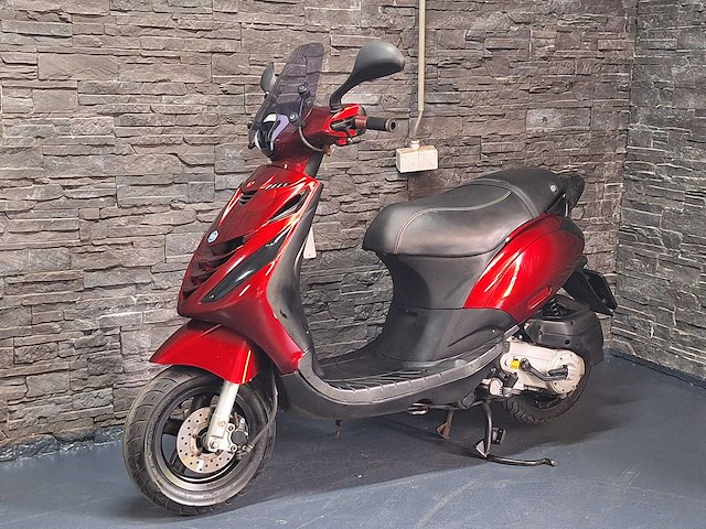 Piaggio zip 45km bromscooter 4-takt - afbeelding 2 van  7