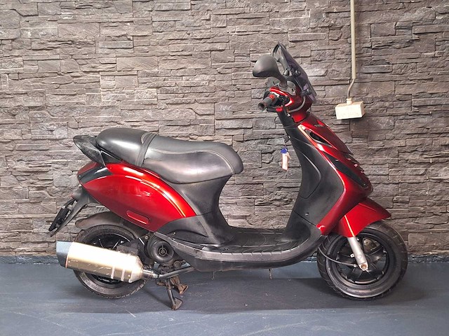 Piaggio zip 45km bromscooter 4-takt - afbeelding 5 van  7