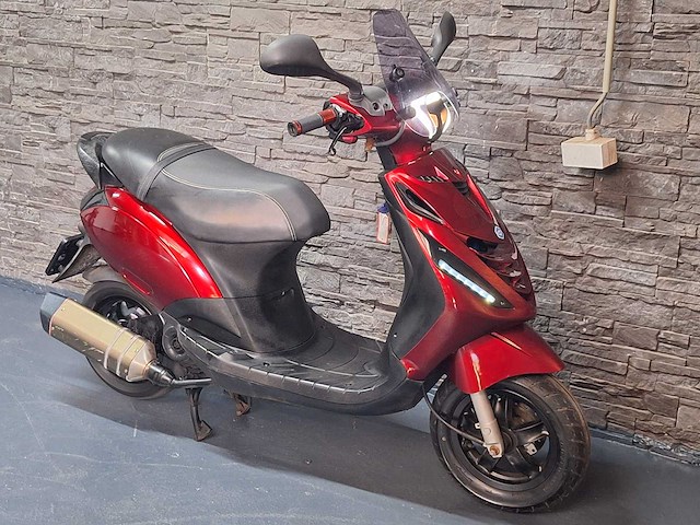 Piaggio zip 45km bromscooter 4-takt - afbeelding 6 van  7