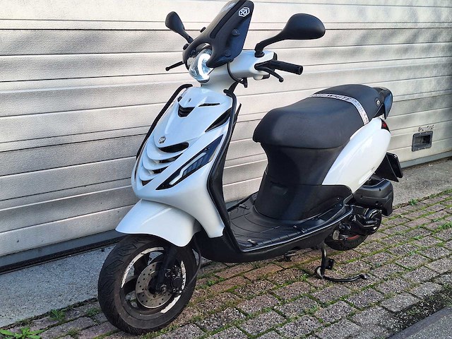 Piaggio zip 45km bromscooter 4-takt - afbeelding 2 van  7