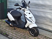 Piaggio zip 45km bromscooter 4-takt - afbeelding 6 van  7