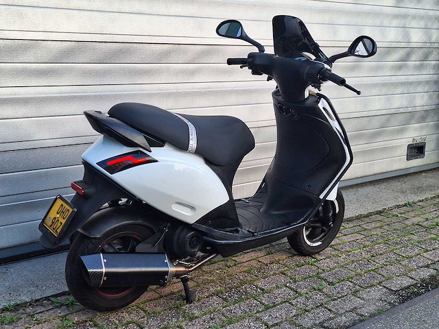 Piaggio zip 45km bromscooter 4-takt - afbeelding 7 van  7