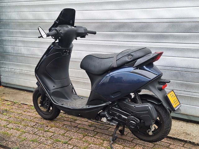 Piaggio zip 45km bromscooter 4-takt - afbeelding 3 van  5