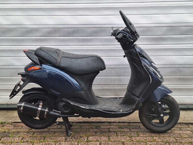 Piaggio zip 45km bromscooter 4-takt - afbeelding 4 van  5
