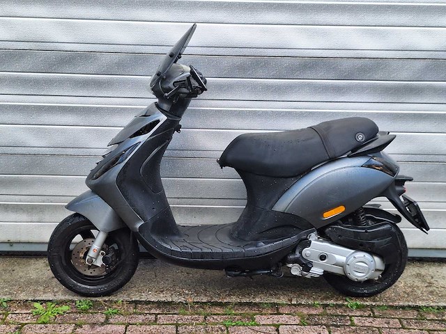 Piaggio zip 45km bromscooter 4-takt - afbeelding 1 van  7