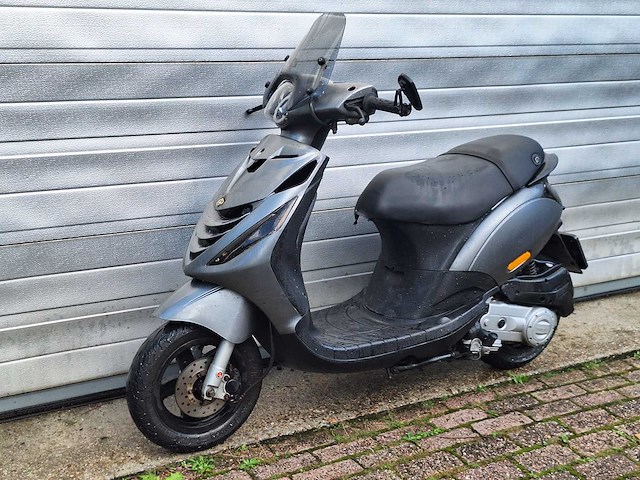 Piaggio zip 45km bromscooter 4-takt - afbeelding 2 van  7