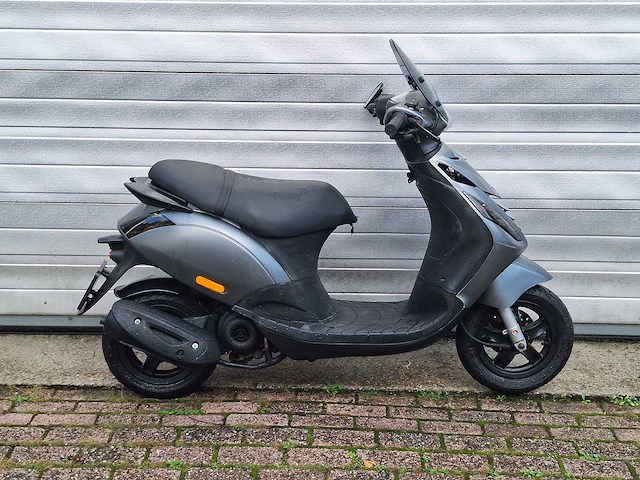 Piaggio zip 45km bromscooter 4-takt - afbeelding 4 van  7