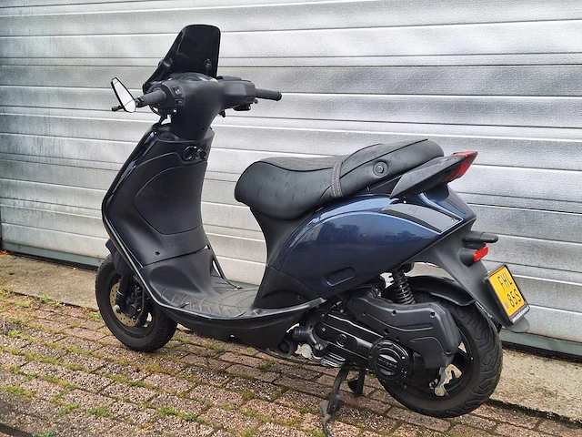 Piaggio zip 45km bromscooter 4-takt - afbeelding 3 van  7