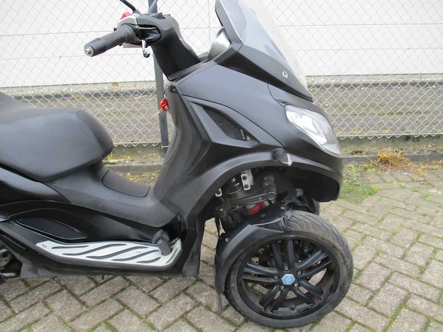 Piagio mp3 300 hpe - driewieler motorscooter - sport - motorfiets - afbeelding 2 van  15