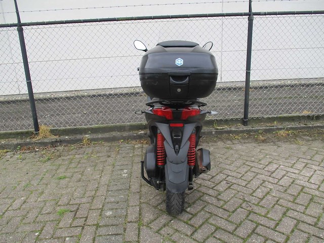 Piagio mp3 300 hpe - driewieler motorscooter - sport - motorfiets - afbeelding 4 van  15