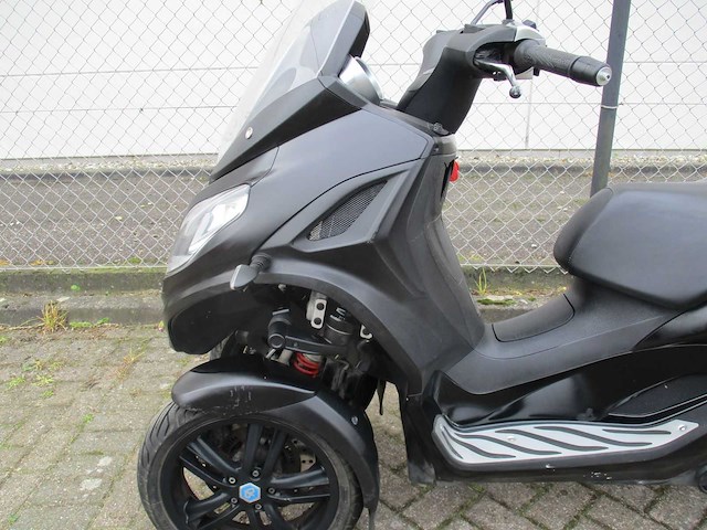 Piagio mp3 300 hpe - driewieler motorscooter - sport - motorfiets - afbeelding 9 van  15