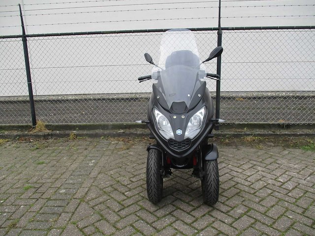 Piagio mp3 300 hpe - driewieler motorscooter - sport - motorfiets - afbeelding 11 van  15