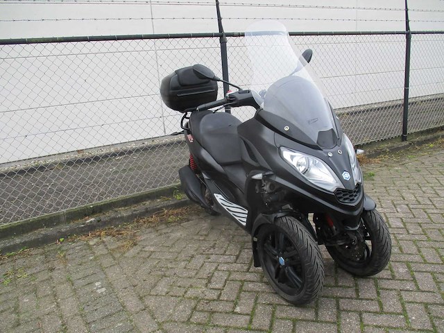 Piagio mp3 300 hpe - driewieler motorscooter - sport - motorfiets - afbeelding 13 van  15