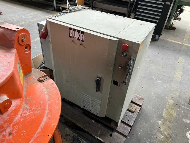Pick and place - kuka - kr 150l 150sp/2 - industrial robot - 2001 - afbeelding 3 van  14