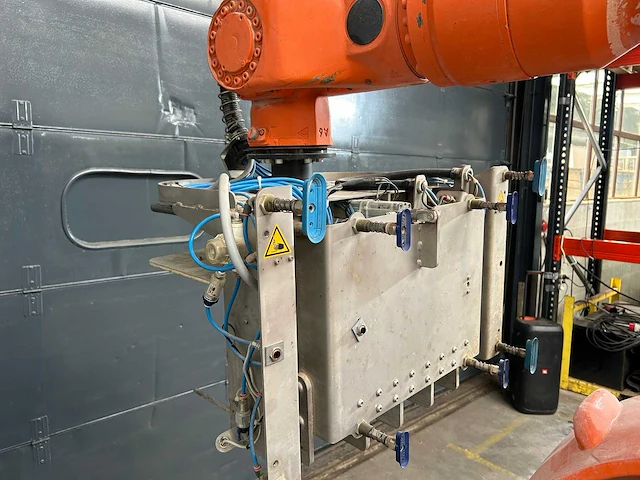 Pick and place - kuka - kr 150l 150sp/2 - industrial robot - 2001 - afbeelding 12 van  14