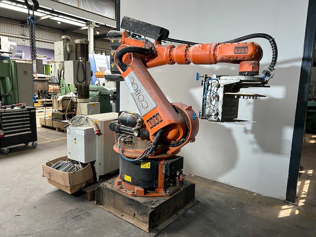 Pick and place - kuka - kr 150l 150sp/2 - industrial robot - 2001 - afbeelding 7 van  14