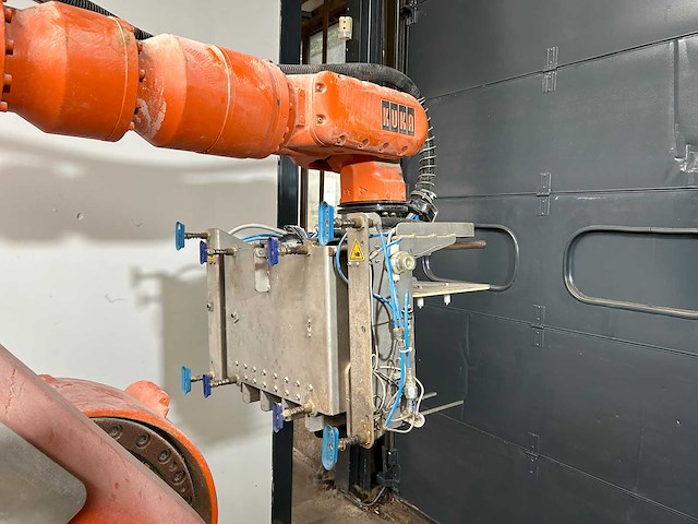 Pick and place - kuka - kr 150l 150sp/2 - industrial robot - 2001 - afbeelding 10 van  14
