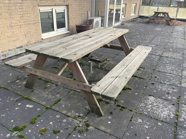 Picknickbank met parasol en kussens (2x) - afbeelding 13 van  15