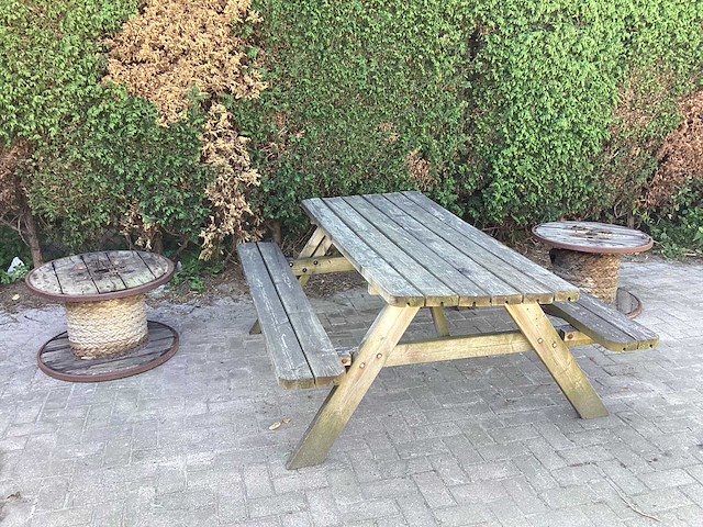 Picknicktafel met 2 haspels/bijzettafels - afbeelding 2 van  5