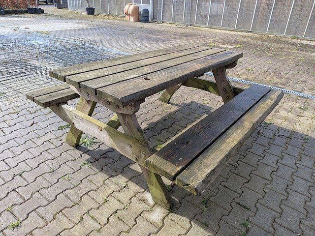 Picknicktafel met tuinhuisje - afbeelding 2 van  11
