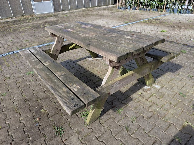 Picknicktafel met tuinhuisje - afbeelding 10 van  11