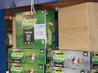 Pickwick thee en theedoos. ca. 500 zakjes. - afbeelding 2 van  2