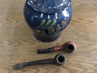 Pijpen + tabakspot. h:18. - afbeelding 1 van  3