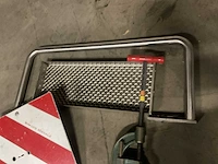 Pijpensnijders, traptrede en verkeerdersbord - afbeelding 3 van  4