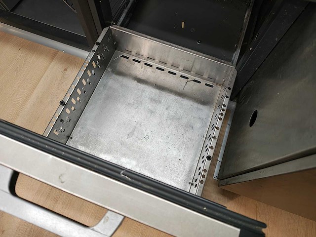 Pijpops - 2000 - apg5500f - foodtruck - afbeelding 28 van  49