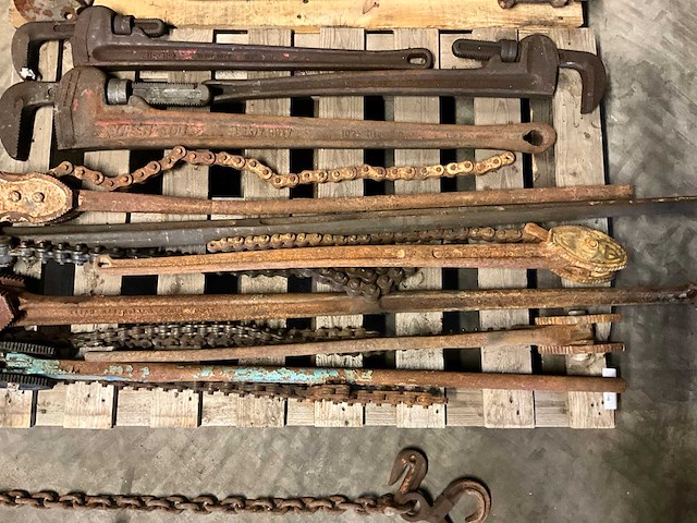 Pijptangen "pipe wrenches and chain tongs" - afbeelding 1 van  5