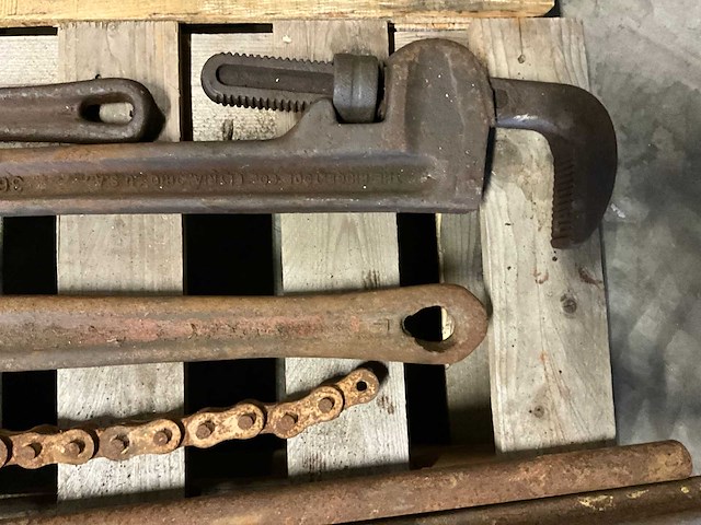 Pijptangen "pipe wrenches and chain tongs" - afbeelding 4 van  5