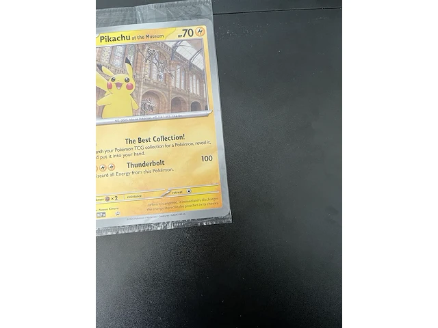 Pikachu at the museum promo-pokémon-kaart (in groot formaat) - afbeelding 4 van  8