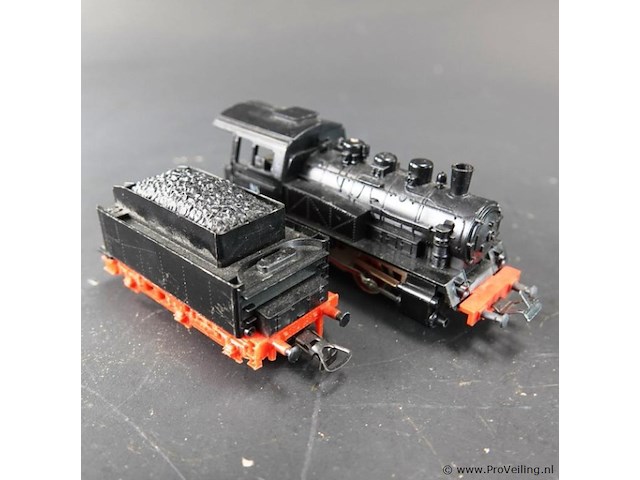 Piko h0 stoomlocomotief (schaal 1:87) met sleeptender, gedecoreerd in een fictieve ns-uitvoering met bedrijfsnummer 98002 - afbeelding 4 van  5