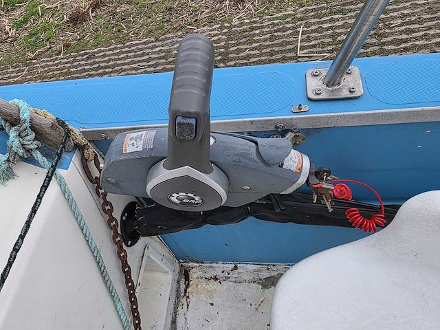 Pilot - zeewaardig - visboot met trailer en 50 pk evinrude etec - afbeelding 28 van  44