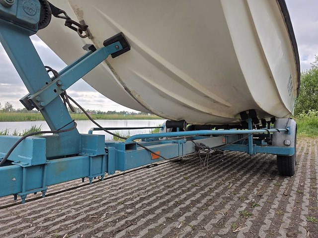 Pilot - zeewaardig - visboot met trailer en 50 pk evinrude etec - afbeelding 39 van  44