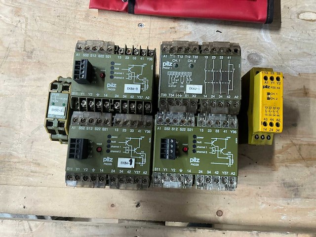 Pilz pnoz8 veiligheidsrelais (3x) - afbeelding 2 van  4