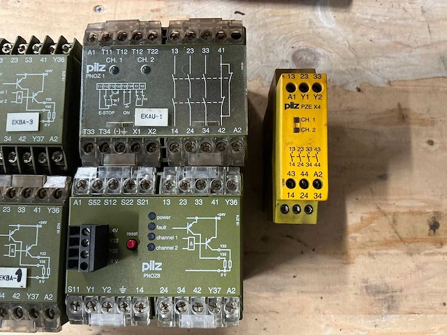 Pilz pnoz8 veiligheidsrelais (3x) - afbeelding 3 van  4