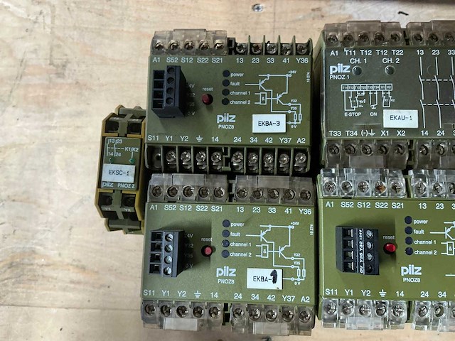 Pilz pnoz8 veiligheidsrelais (3x) - afbeelding 4 van  4