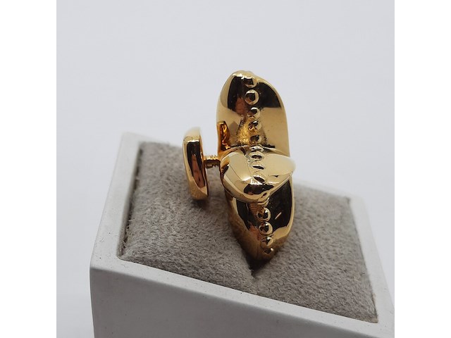 Pin, loewe - afbeelding 3 van  8