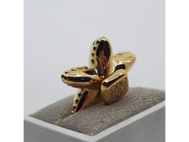 Pin, loewe - afbeelding 5 van  8