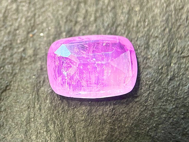 Pink sapphire 3.32 carat natuurlijke saffier - afbeelding 4 van  5
