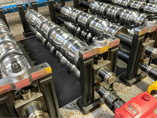 Pinnacle rd 1200 roofdeck productie rolvormlijn - afbeelding 7 van  52